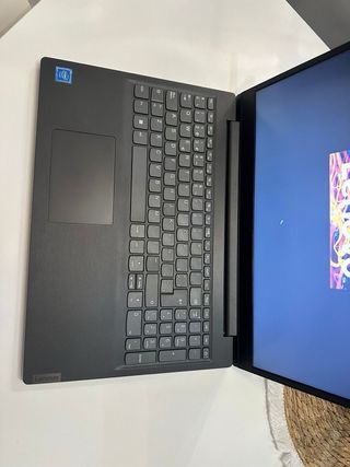 Lenovo V15 como nuevo