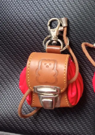 Monedero mochila cuero llavero artesanal