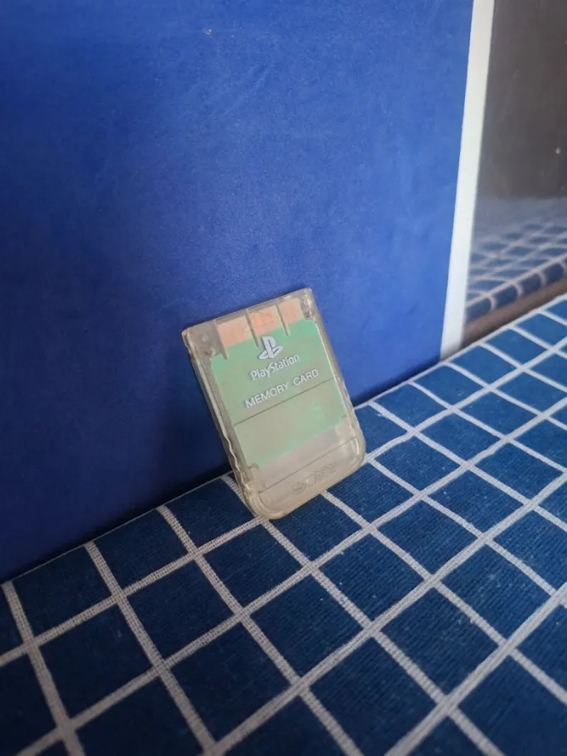 PS1 ORIGINAL MEMORY CARD TRANSPARENTE OFICIAL afbeelding 2