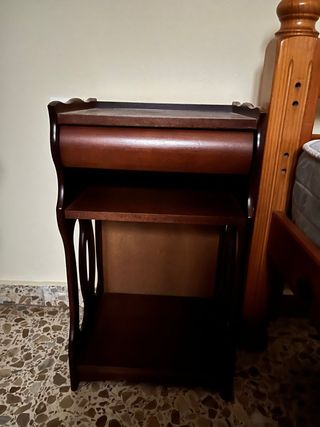 Mesita auxiliar de madera