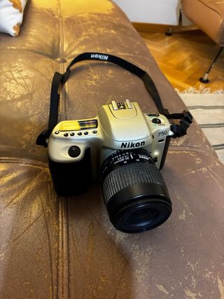 Cámara Nikon F50 analógica de carrete