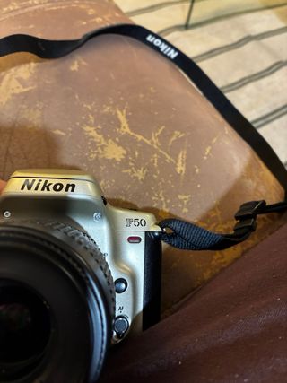 Cámara Nikon F50 analógica de carrete