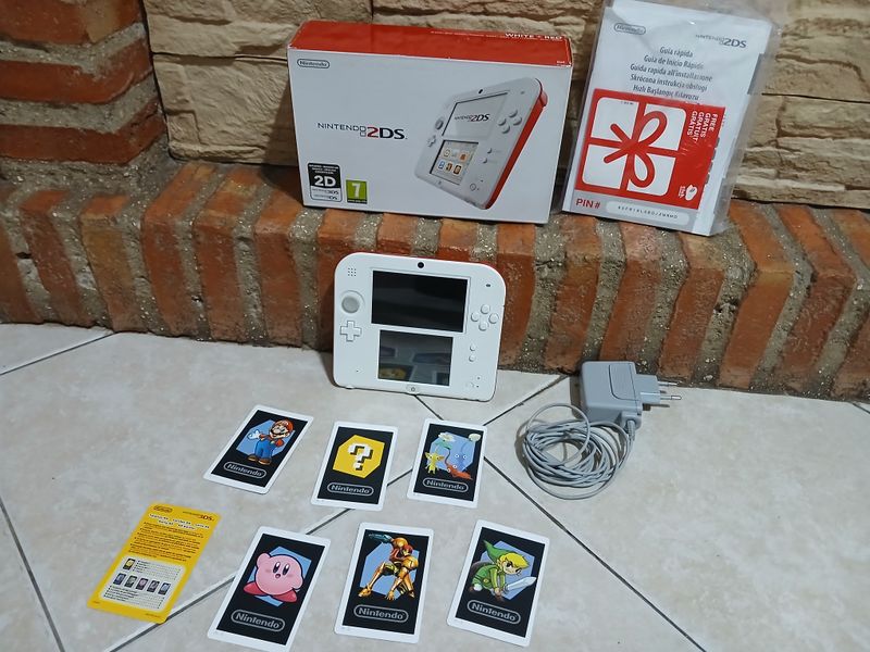Nintendo 2DS Blanca y roja