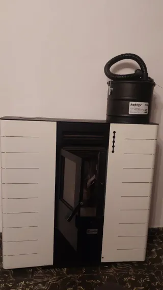 Estufa de Pellets Pasillo marca Canadian Stone.