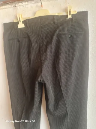 Pantalones de vestir con rayas diplomaticas