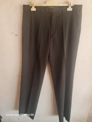 Pantalones de vestir con rayas diplomaticas