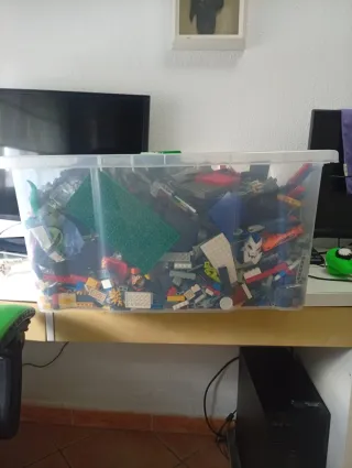 Caja de piezas LEGO