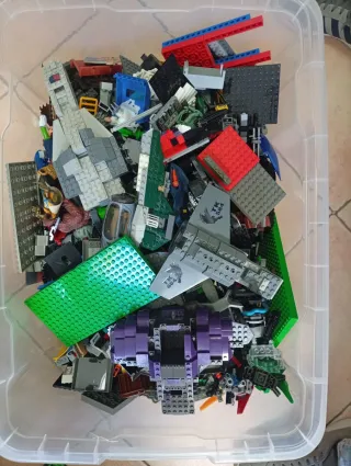 Caja de piezas LEGO