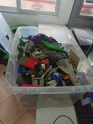 Caja de piezas LEGO