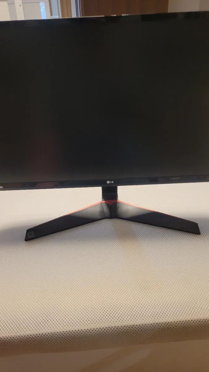 Monitor LG Negro y Rojo afbeelding 2