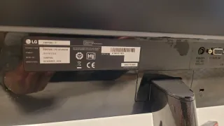 Monitor LG Negro y Rojo