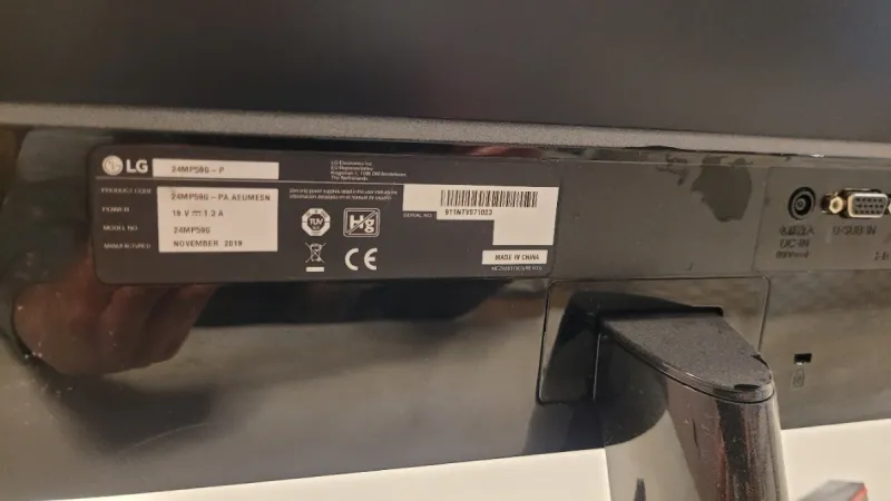 Monitor LG Negro y Rojo afbeelding 3