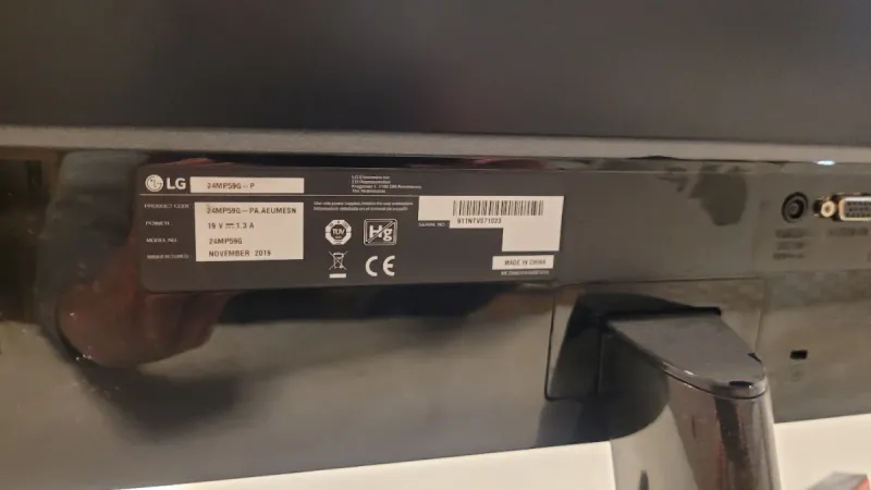 Monitor LG Negro y Rojo afbeelding 4