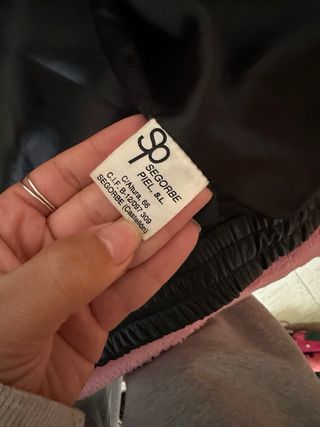 Chaqueta de cuero y piel