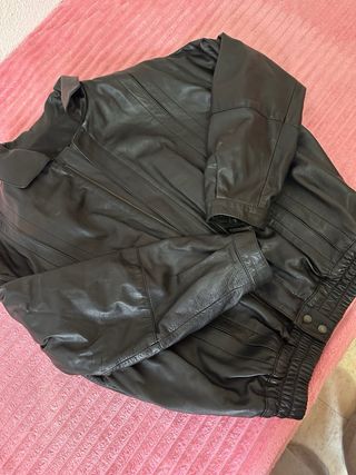 Chaqueta de cuero y piel