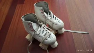 Patines blancos con cordones