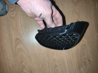 Parrilla de plástico negra