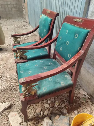 Pareja Sillones son macizos.