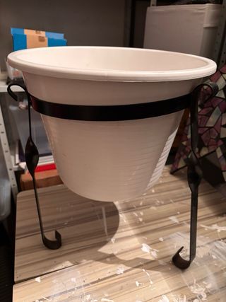 Macetero forja negro y blanco