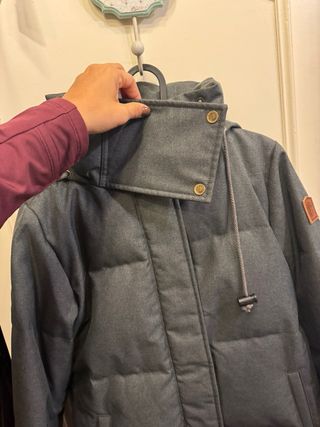 Abrigo Element gris y rojo por dentro