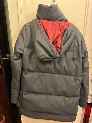 Abrigo Element gris y rojo por dentro