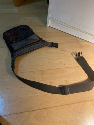 Bandolera Privata Marrón Oscuro y Gris