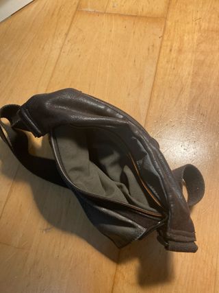 Bandolera Privata Marrón Oscuro y Gris