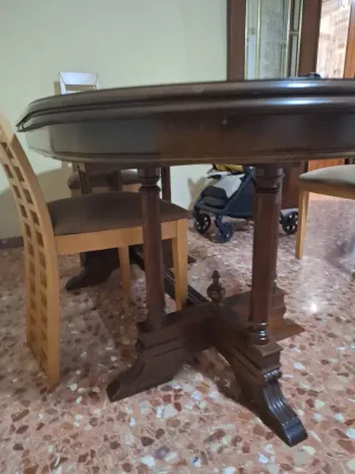 Mesa de comedor + 4 sillas