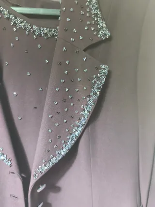 Conjunto de americana y blusa de fiesta mujer.