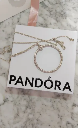 Collar largo Pandora con anillo para charms.