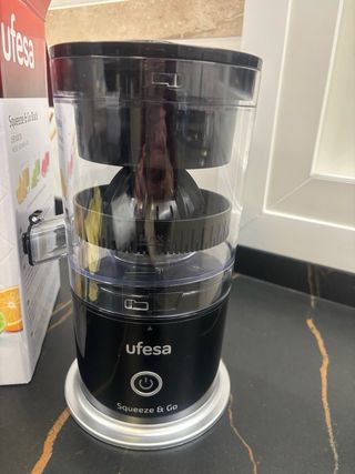 Exprimidor Ufesa Squeeze & Go Negro