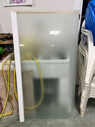 Mampara de ducha de cristal y plástico