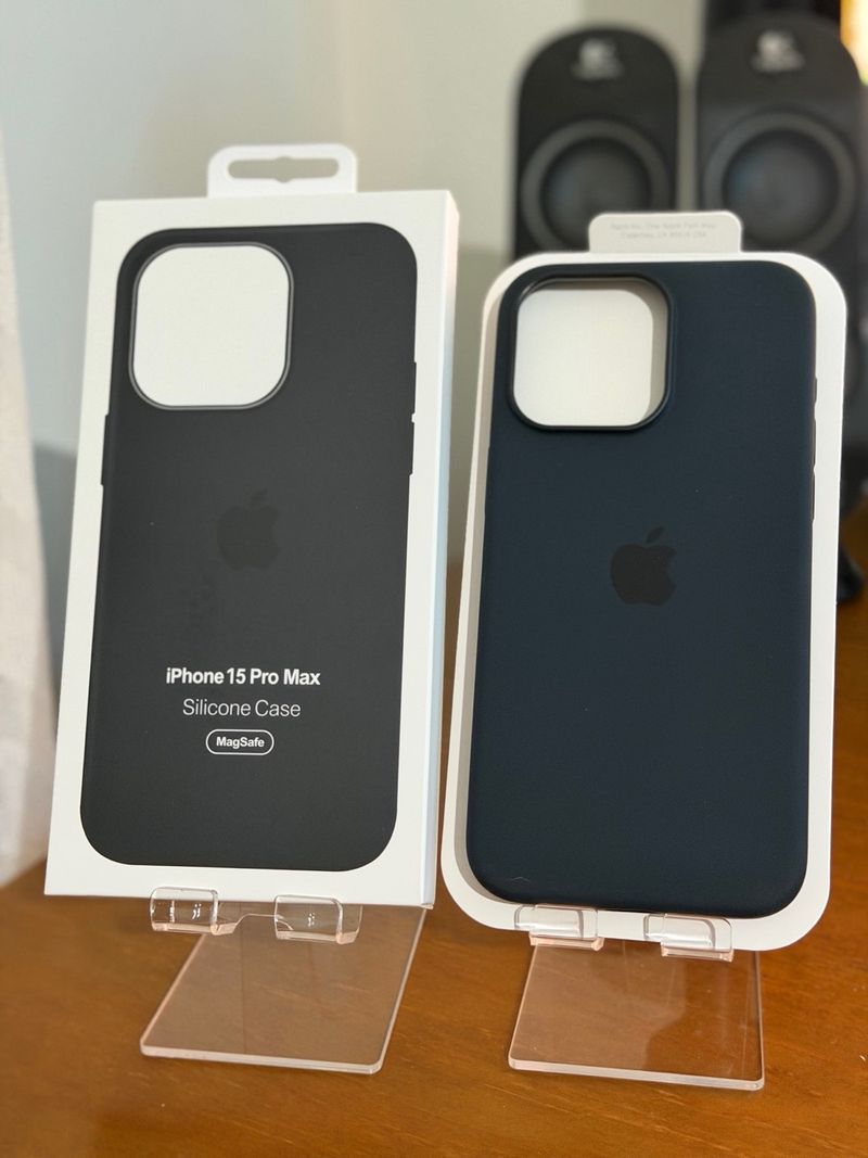 Funda de silicona para iPhone 15 Pro Max negra