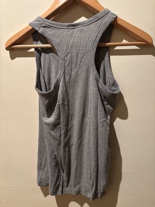 Camiseta tirantes gris básica
