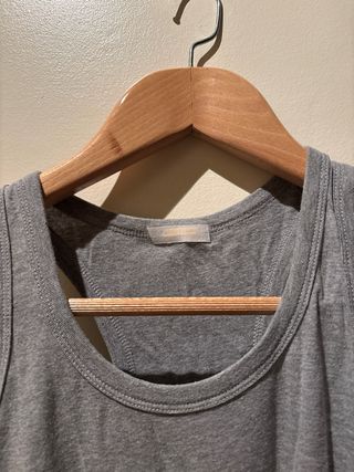 Camiseta tirantes gris básica