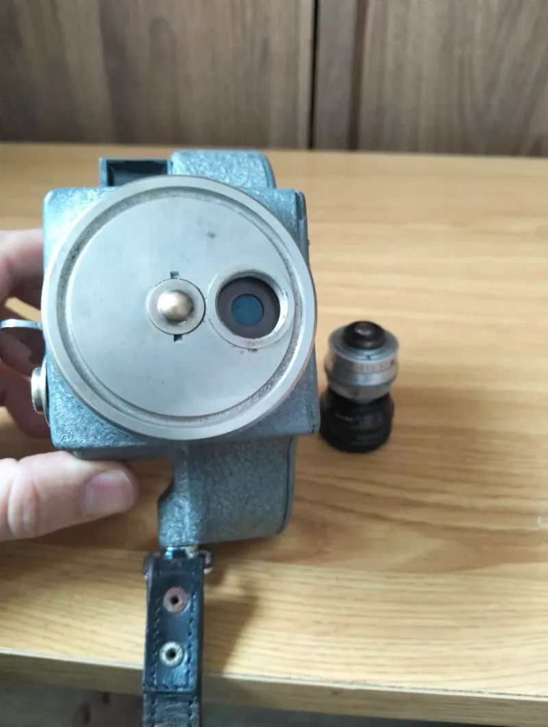 Cámara cine 16mm EMEL de cuerda + objetivo Berthi afbeelding 5