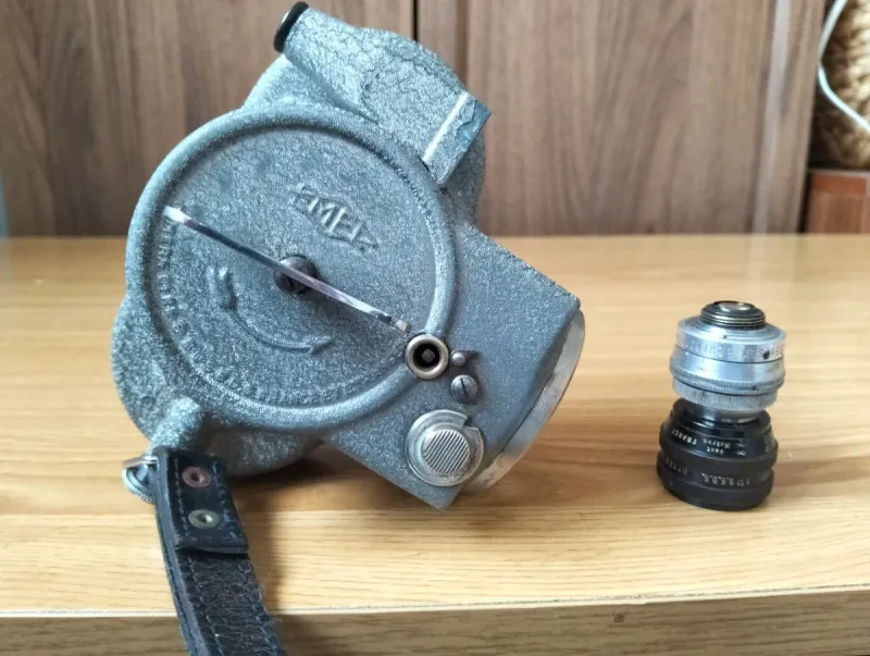 Cámara cine 16mm EMEL de cuerda + objetivo Berthi afbeelding 6