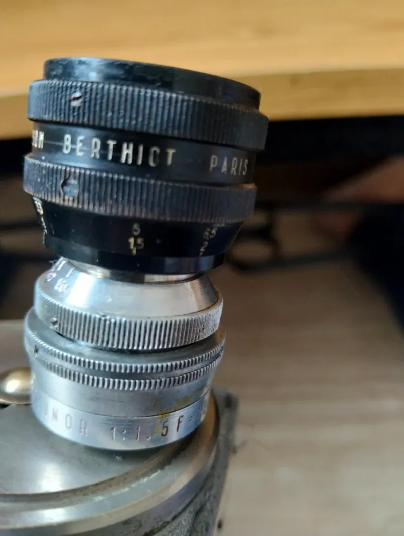 Cámara cine 16mm EMEL de cuerda + objetivo Berthi afbeelding 9