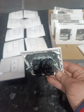 Interruptores y enchufes Simon 27