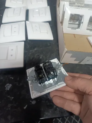 Interruptores y enchufes Simon 27