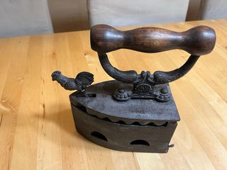 Plancha antigua hierro y madera decorativa