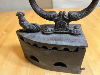 Plancha antigua hierro y madera decorativa