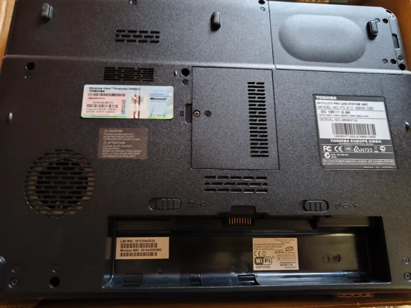 Portátil Toshiba averiado afbeelding 2
