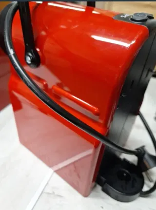 Cafetera Nespresso Roja