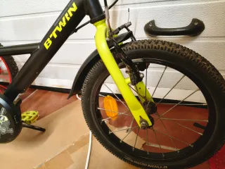 Bicicleta infantil Btwin negra y verde