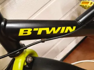 Bicicleta infantil Btwin negra y verde