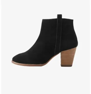 Botín de piel negro