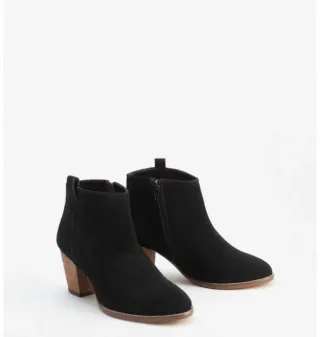 Botín de piel negro