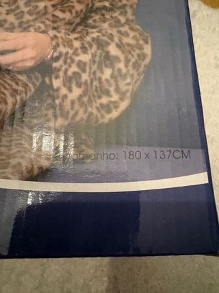 Manta con mangas batamanta con diseño estampado