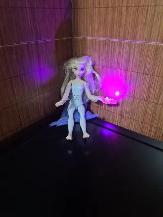 Muñeca Elsa Frozen 2 Parlante 28 cm